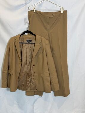 Jones New York Tan Women's Blazer and Pants Set